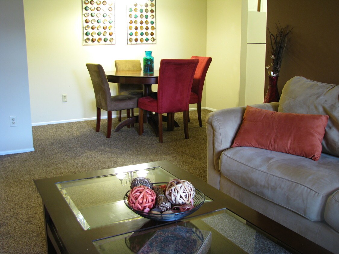 Foto principal - Eastwood Village Apartments