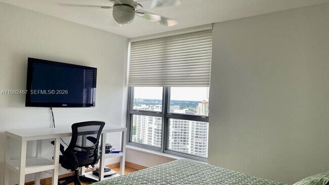 Foto del edificio - 3500 Mystic Pointe Dr