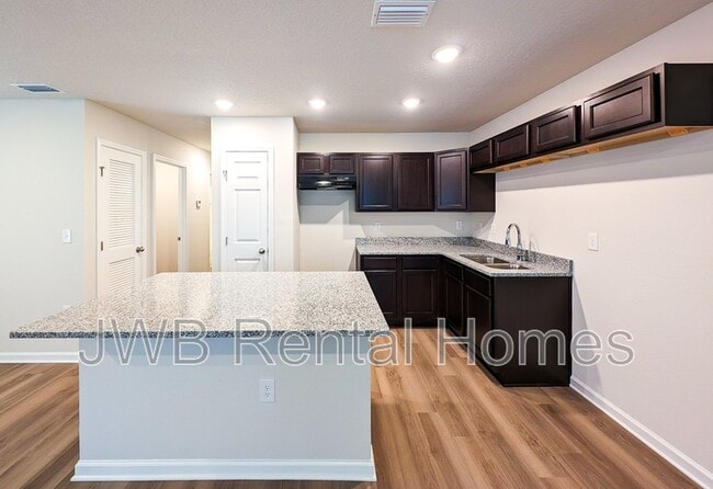 Building Photo - 1444 6th St W