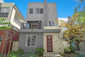 Building Photo - 140 Allusion