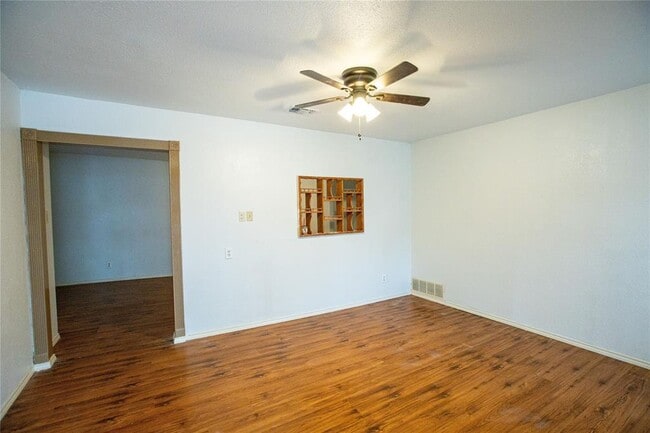 Building Photo - 807 E Tucker Blvd
