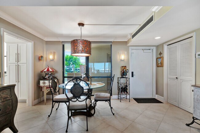 Foto del edificio - 134 Lakeshore Dr