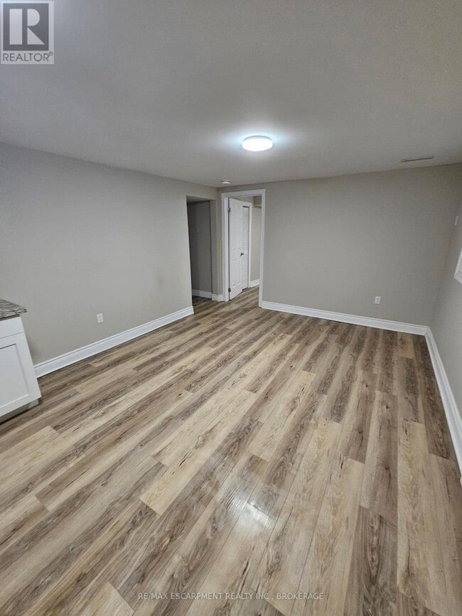 Building Photo - 539 Woodlawn Rd