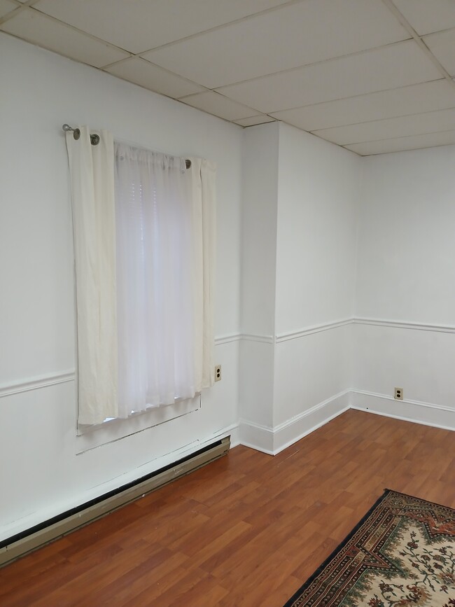 Building Photo - 107 W Court St