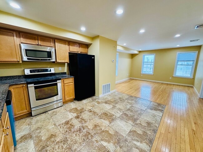 Building Photo - 163 Atwells Ave