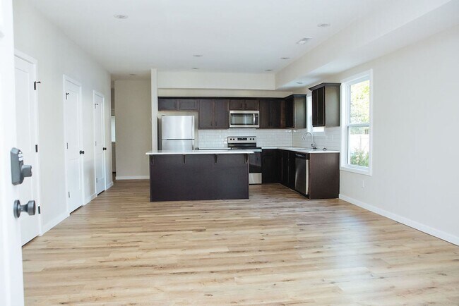 Building Photo - h848Akim