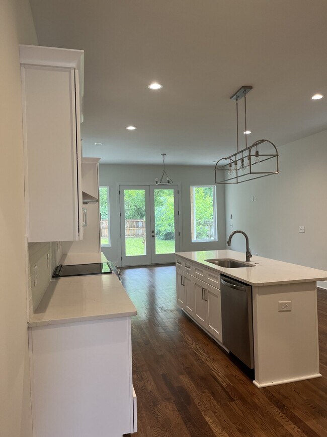 Foto del edificio - "Charming 4-Bedroom Nashville Oasis with E...