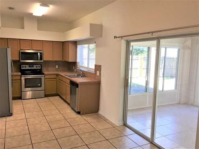 Building Photo - 12639 Longcrest Dr