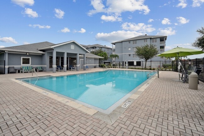 Building Photo - Cobblestone on The Lake Apartments