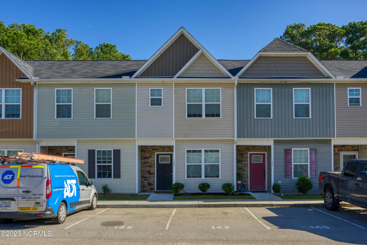 Foto principal - 142 Beacon Woods Dr