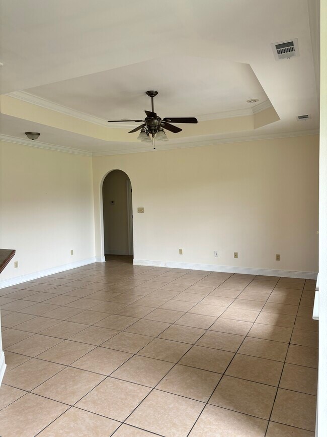Building Photo - 289 Marle Lp