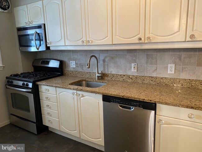 Foto del edificio - 8313 Pleasant Plains Rd