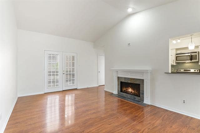 Building Photo - 3550 Country Square Dr