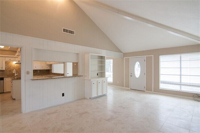 Building Photo - 22102 Woodrose Dr