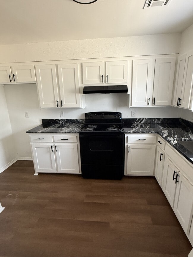 Building Photo - 108 Glenhaven Dr