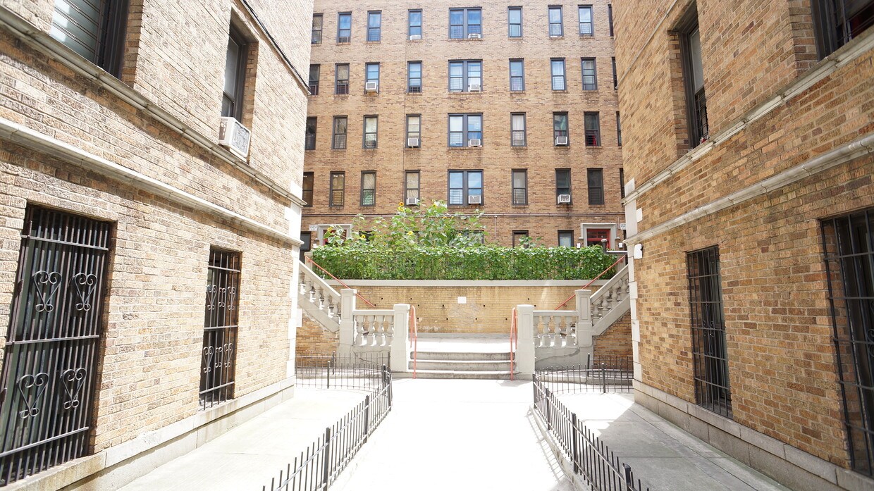 Primary Photo - 2676 Grand Concourse
