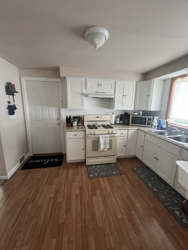 Building Photo - 34 E Drullard Ave