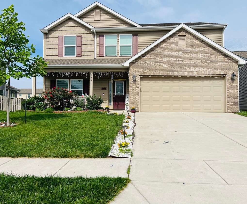 Primary Photo - 904 Clydesdale Dr
