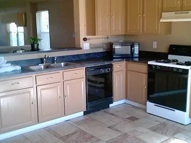 Building Photo - 4901 Sleepy Ridge Cir