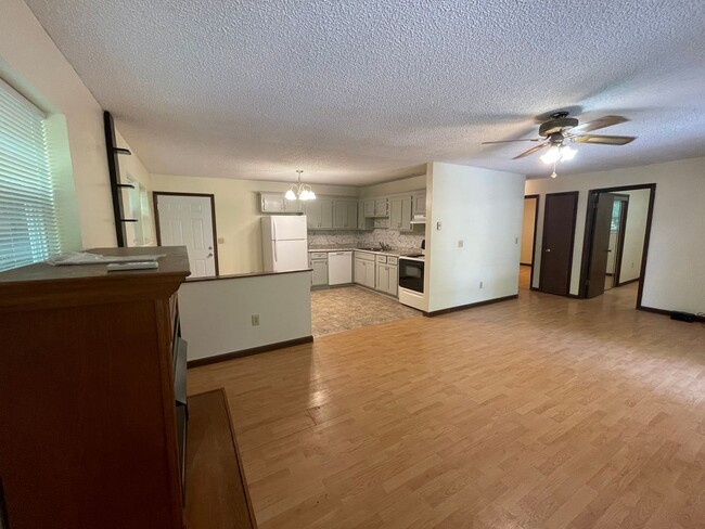 Building Photo - Downtown Remodeled two bedroom