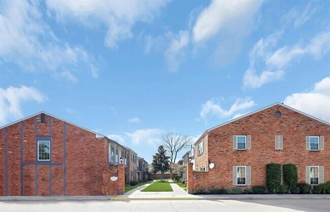 Foto del edificio - 2502 Watertown Mall St