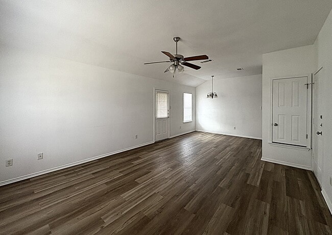 Building Photo - 2808 Ashley Dr