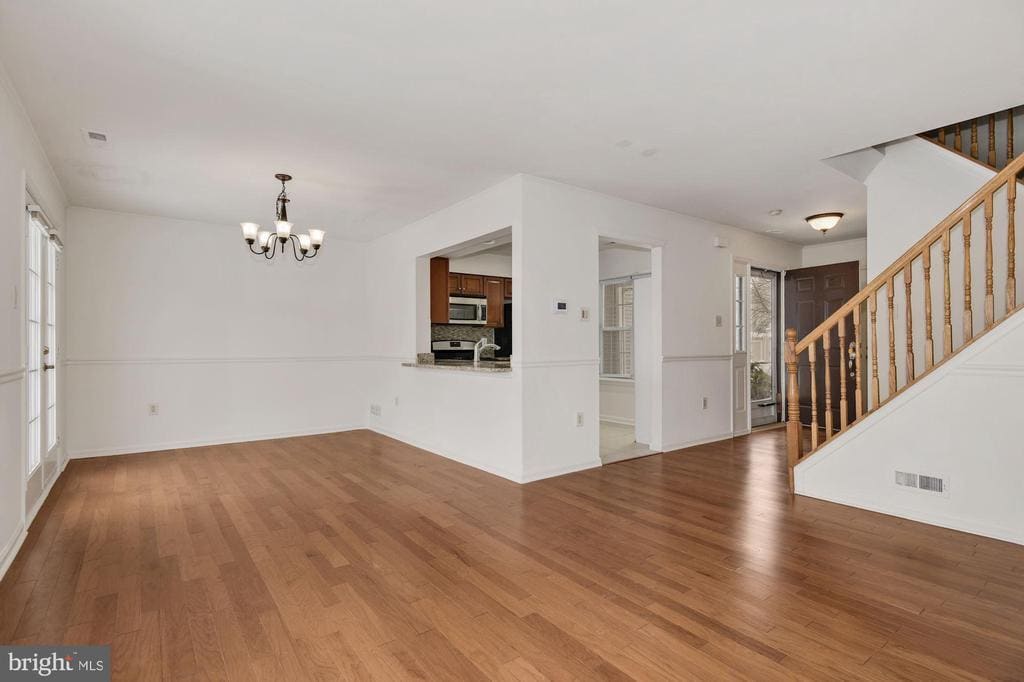 Foto principal - 305 Sequoia Dr