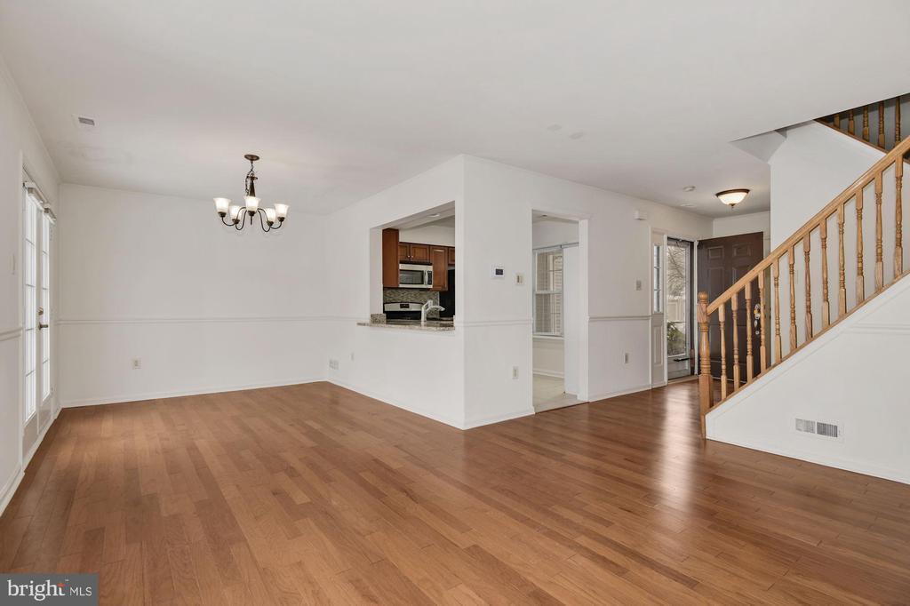 Primary Photo - 305 Sequoia Dr