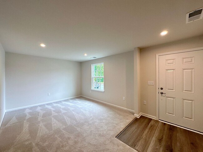 Foto del edificio - Brand New Townhome in 751 South Subdivision!