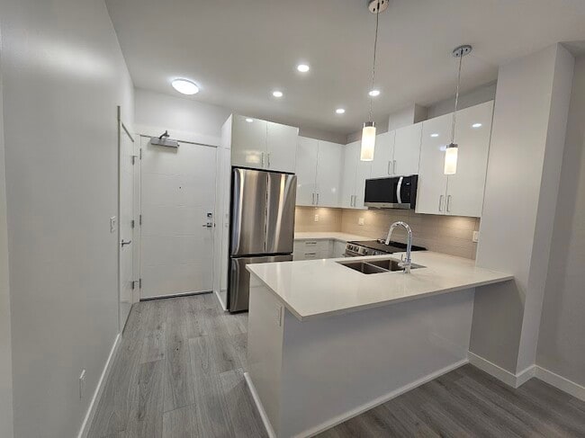 Building Photo - 33886 Pine St