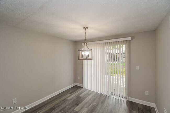 Foto del edificio - 9904 Moss Side Ln