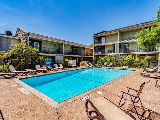 Building Photo - 500 E Riverside Dr