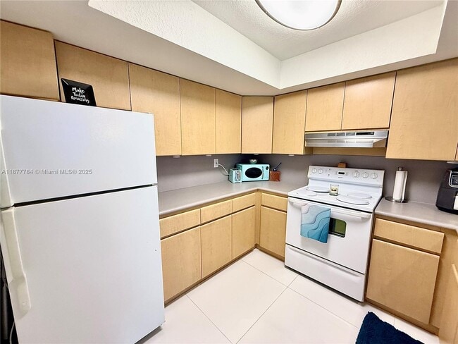 Foto del edificio - 10857 NW 7th St