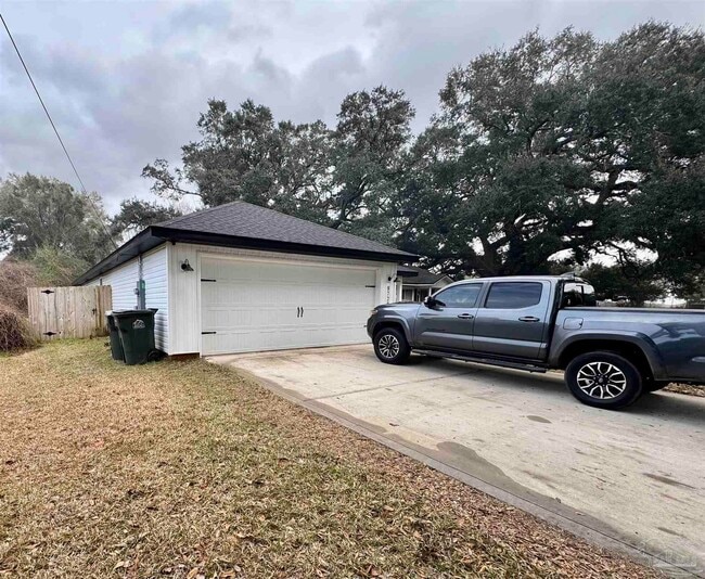 Building Photo - 8720 Fowler Ave