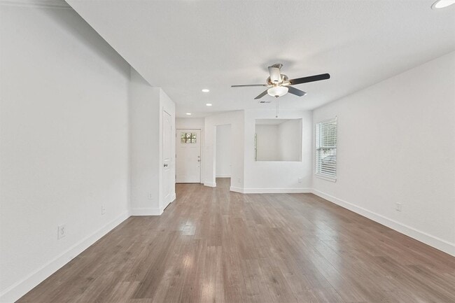 Foto del edificio - 11210 Log Cabin Ln
