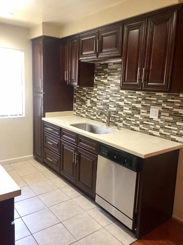 Foto del edificio - 725 E Providencia Ave