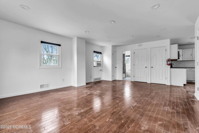 Foto del edificio - 97 Monmouth Ave