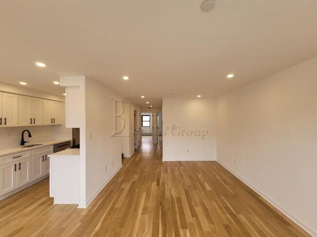 Building Photo - 2 bedroom in ASTORIA NY 11105