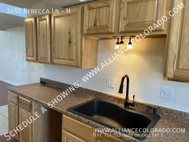Building Photo - 3485 Rebecca Ln, Unit H
