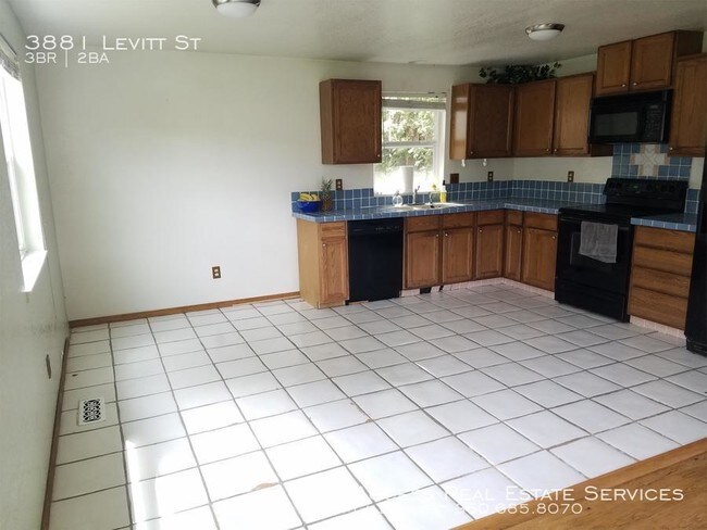 Building Photo - 3881 Levitt St