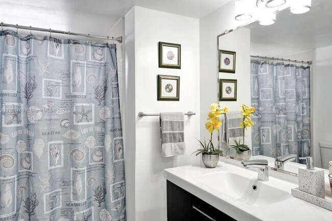 Building Photo - 2 bedroom in North Miami Beach FL 33179