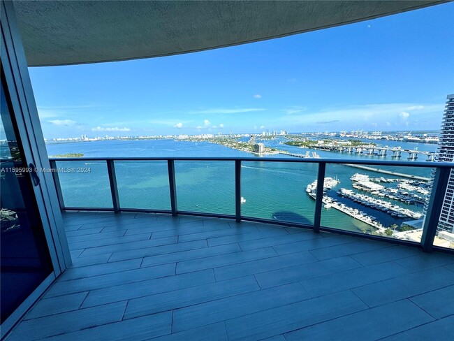 Foto del edificio - 488 NE 18th St
