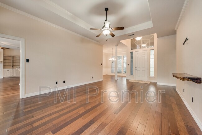 Foto del edificio - 8328 Thornhill Dr
