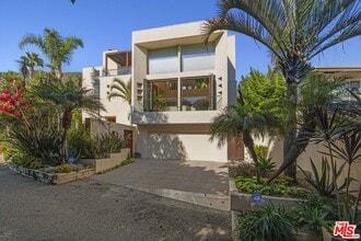Building Photo - 31851 Seafield Dr