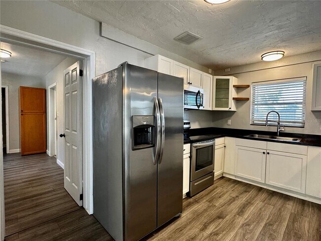 Foto del edificio - 2624 Sunnybrook Dr