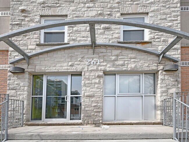 Photo du bâtiment - Student Housing in Waterloo - Students Only
