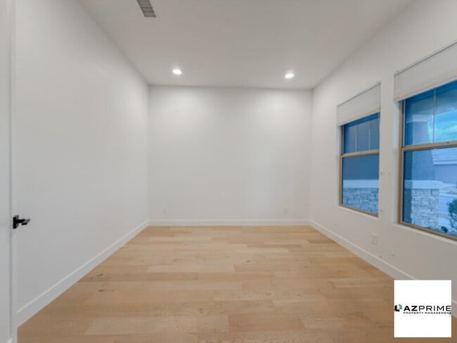 Foto del edificio - Luxury 4/2.5 Queen Creek House!