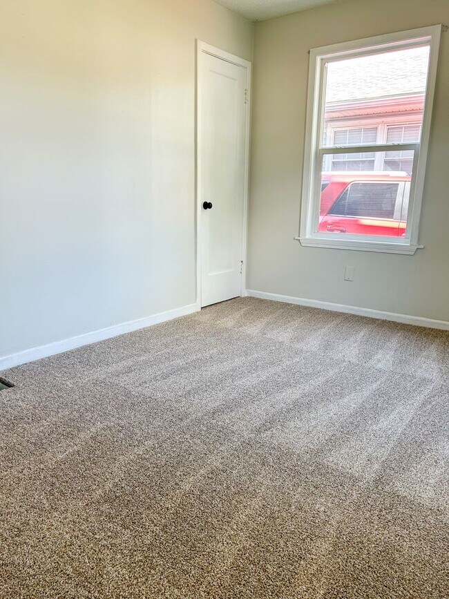 Building Photo - Newly Remodeled Two Bedroom Home in South ...