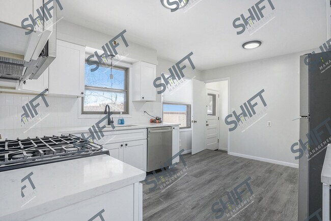 Foto del edificio - 1553 Herrick Ave NE