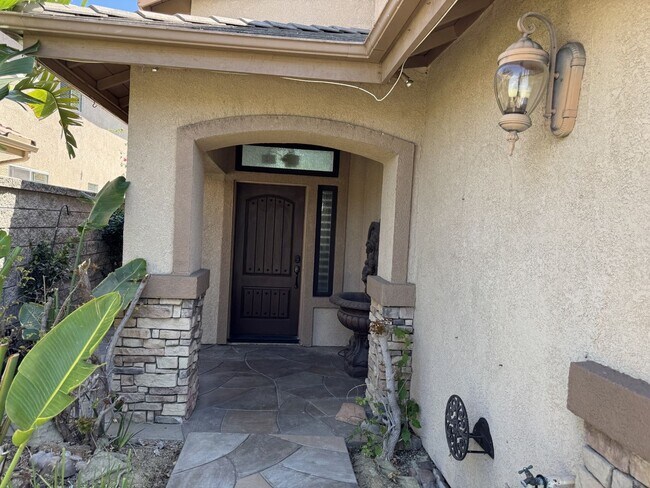 Foto del edificio - Beautiful 4 bed, 3 bath Chino Hills Pool home with incredible city views